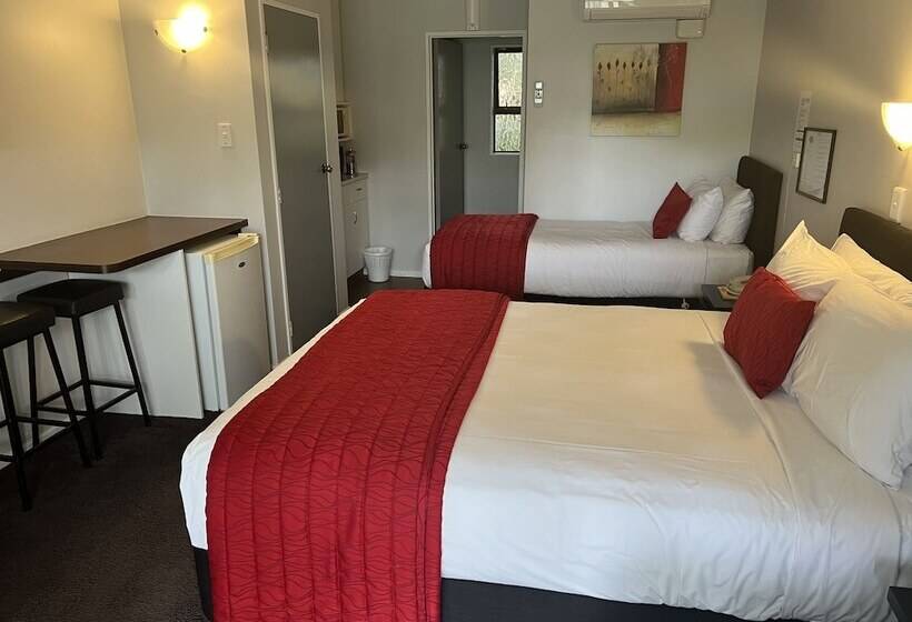 استودیوی استاندارد, Avenue Motel Palmerston North