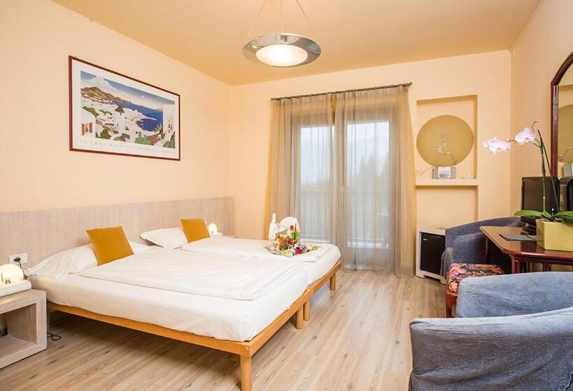 Номер Стандарт Трехместный, Club Hotel Olivi   Tennis Center
