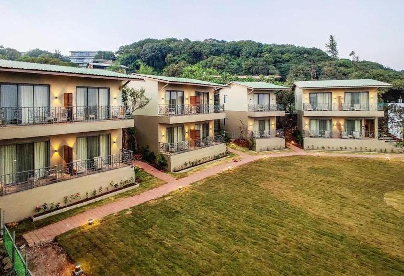 Номер Premium с Балконом, Advait Resort,  Kshetra Mahabaleshwar
