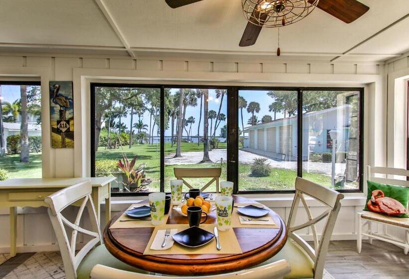Апартаменты 2 Спальни, Island View Cottages Sebastian