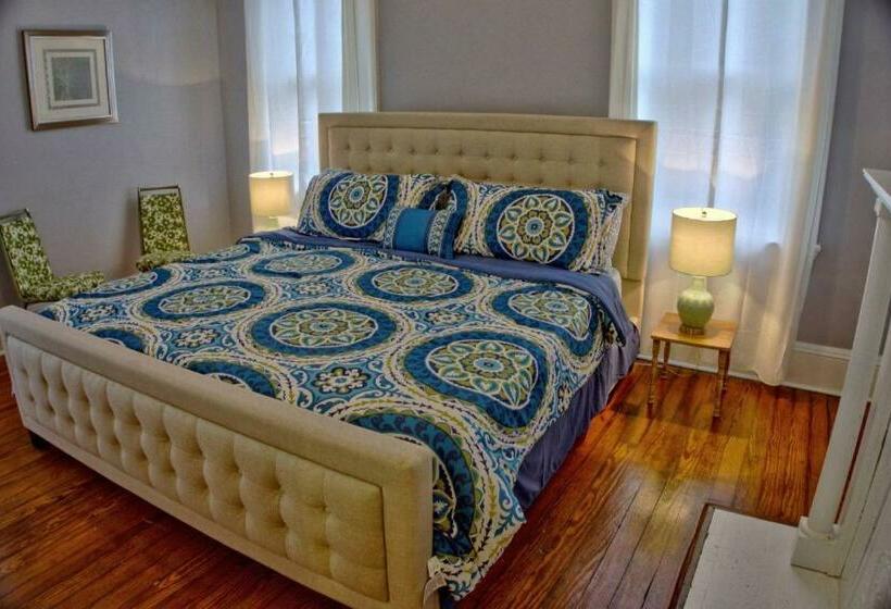 خانه 1 خوابه, Beautiful 6 Bed, 5 Bath Historic Savannah Home