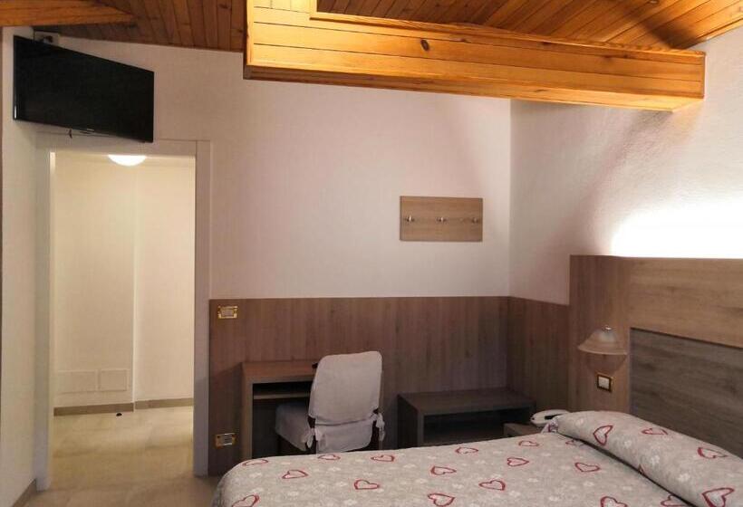 スタンダード４人部屋, Albergo Ristorante Scanapà