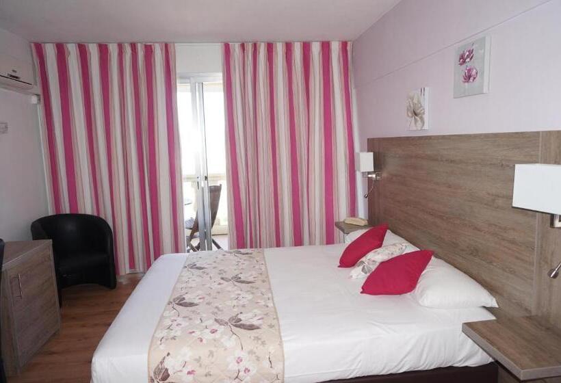 Номер Стандарт Трехместный, Logis Hotel Le Col De L Ange