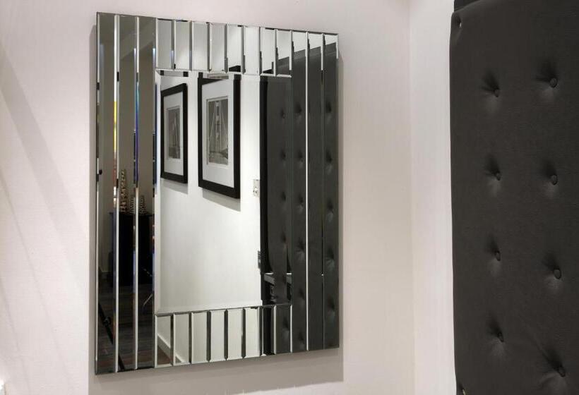 Номер Стандарт, Petit Hôtel Confidentiel