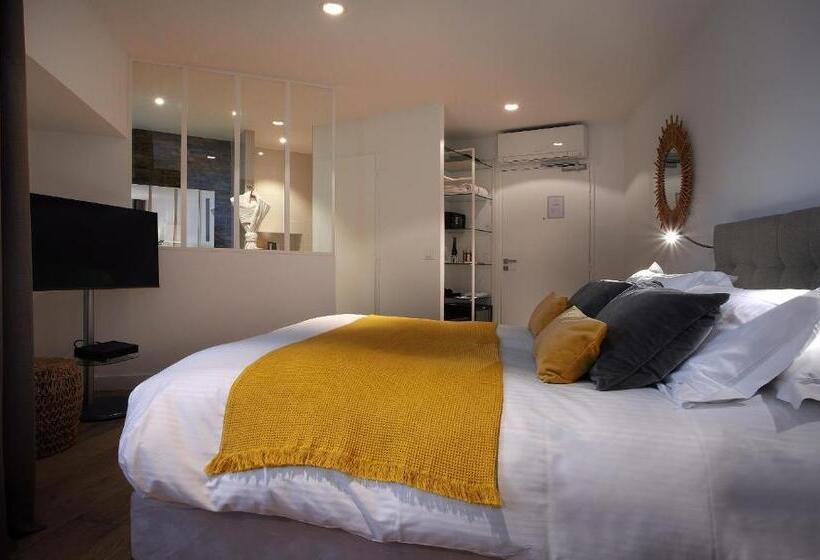 Номер Клуб, Petit Hôtel Confidentiel