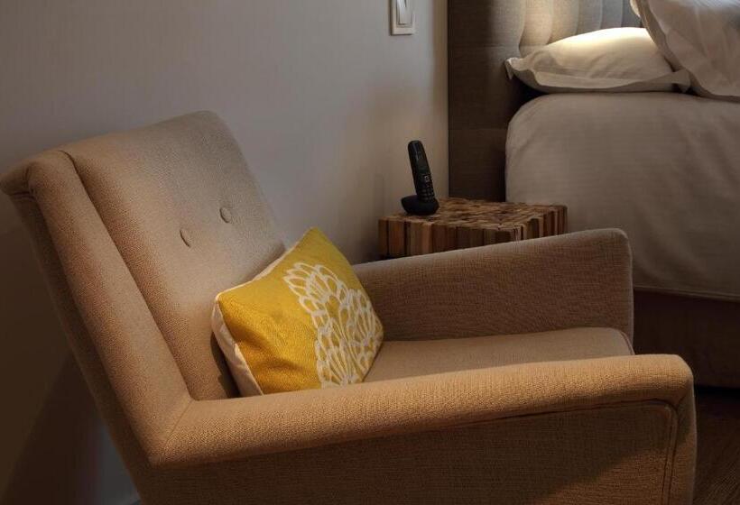 Номер Клуб, Petit Hôtel Confidentiel