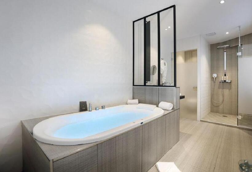 Люкс Дюплекс, Petit Hôtel Confidentiel