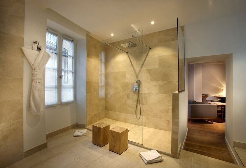 Полулюкс с Балконом, Petit Hôtel Confidentiel