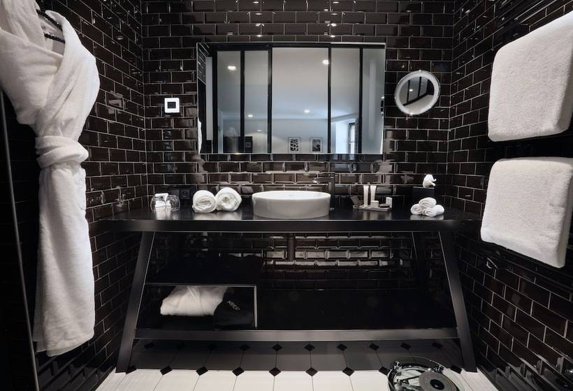 Номер Клуб, Petit Hôtel Confidentiel