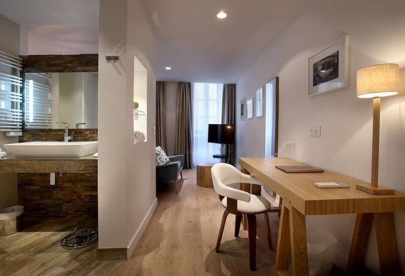 Номер Клуб, Petit Hôtel Confidentiel