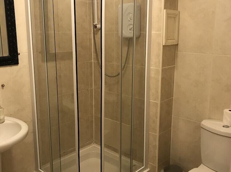 Номер Стандарт Трехместный, Sheil Suites