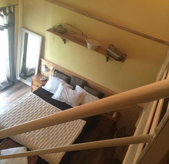 اتاق استاندارد چهار تخته, Logis Hotel La Grange Du Relais