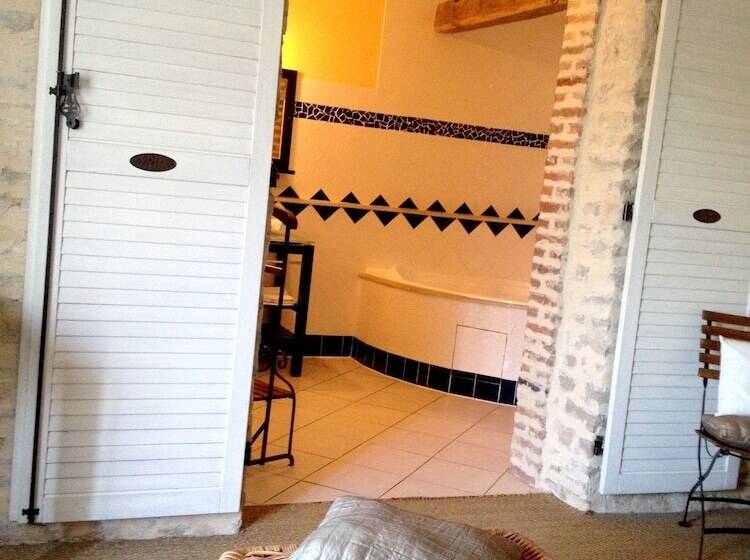 اتاق استاندارد, Logis Hotel La Grange Du Relais