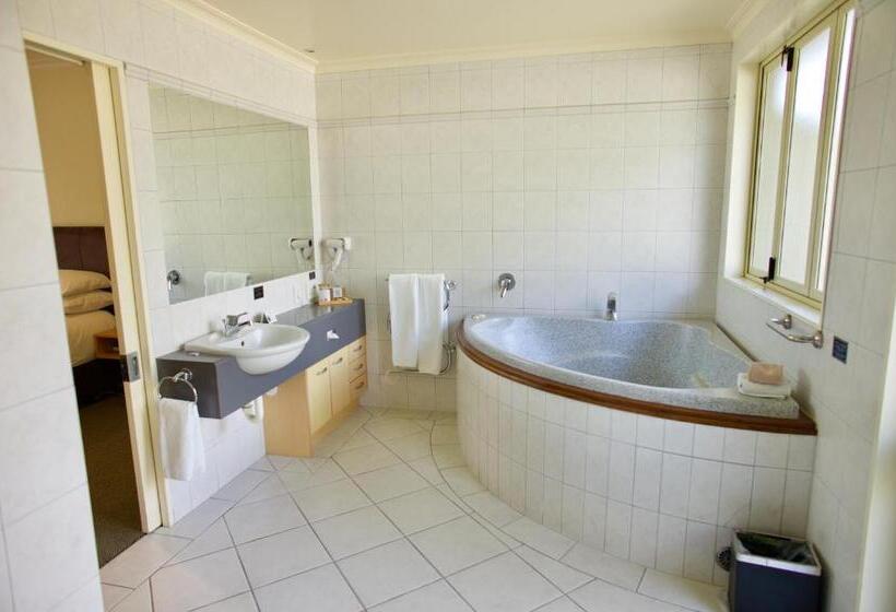 استودیوی استاندارد, Regal Palms Resort