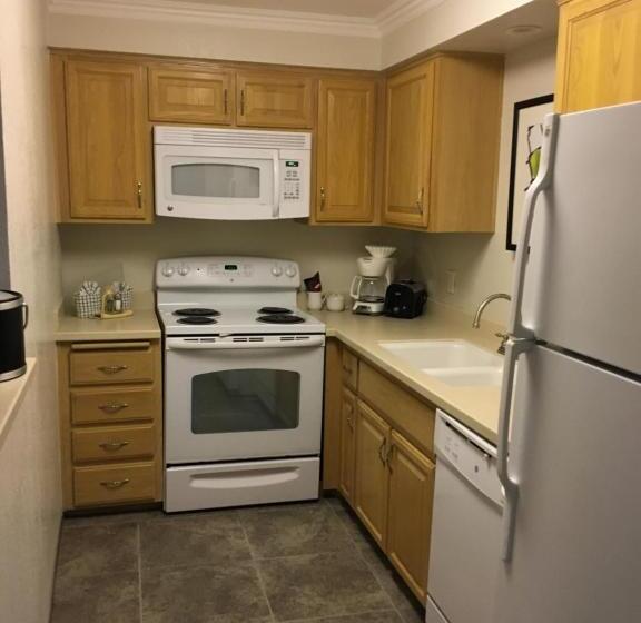 Апартаменты 2 Спальни, Getaways At Palm Springs Tennis Club