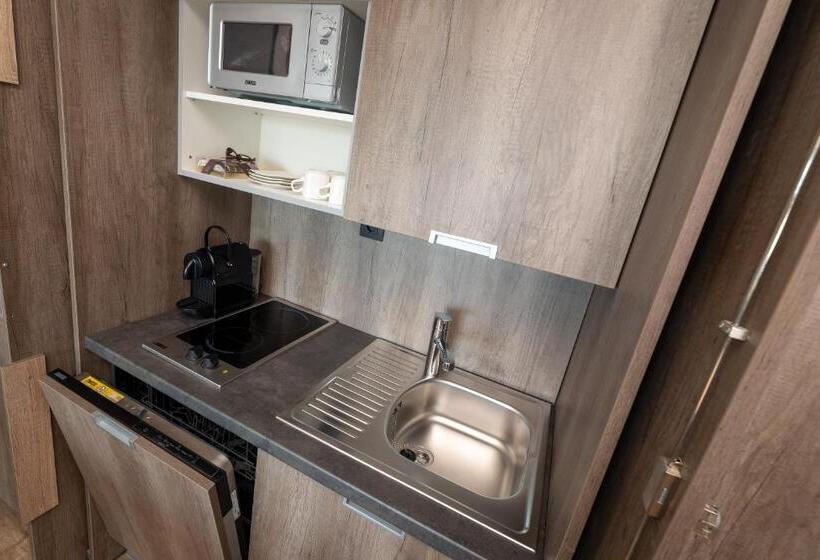 Студио Comfort, Golden Lakes