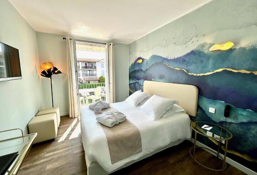 带观景的高级间, Le Suffren Hôtel