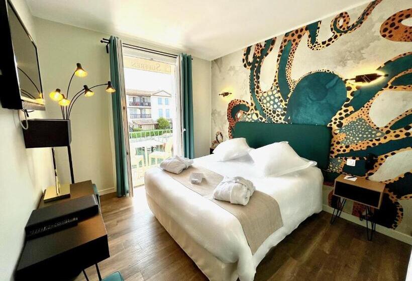 带观景的高级间, Le Suffren Hôtel