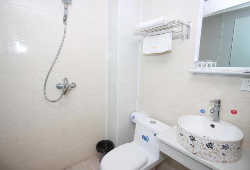 Трехместный Номер Стандарт с Балконом, One Meter Sunshine Hotel Xi An Xianyang International Airport Flagship Store