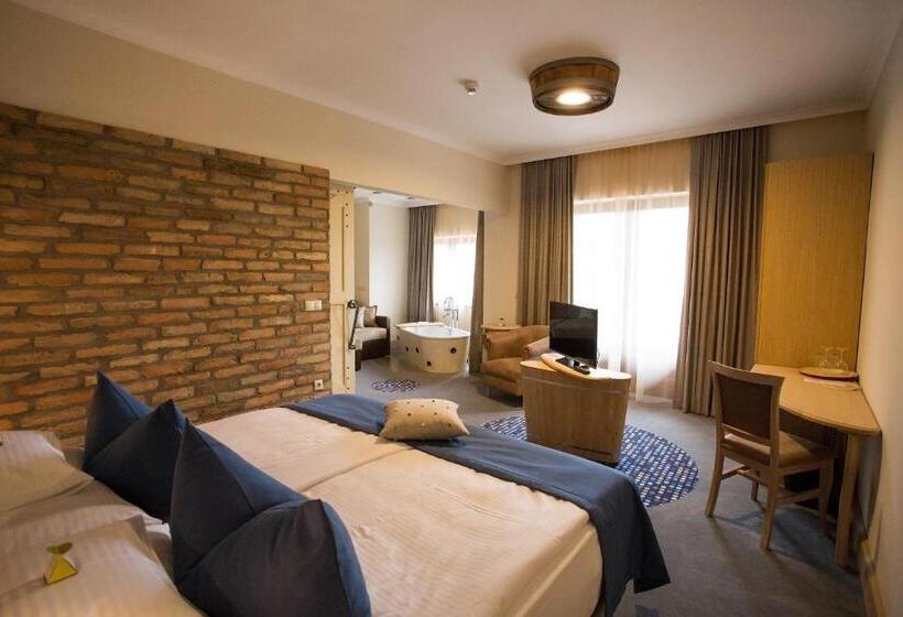 Полулюкс с Балконом, Crocus Gere Bor Hotel Resort & Wine Spa