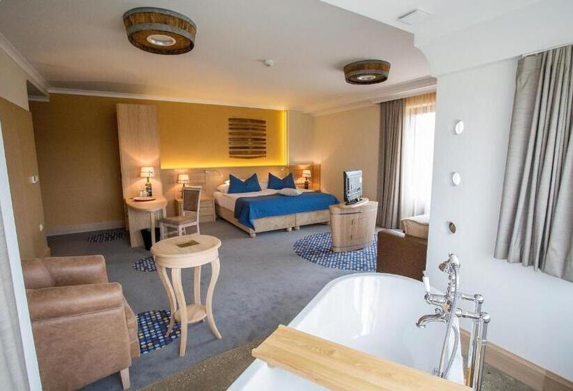 Полулюкс с Балконом, Crocus Gere Bor Hotel Resort & Wine Spa