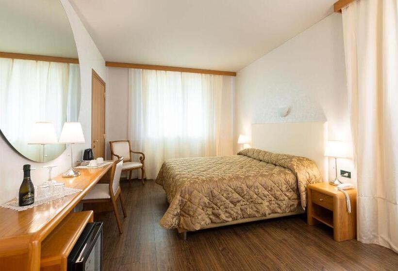 اتاق استاندارد با تراس, Aquila D Oro Desenzano