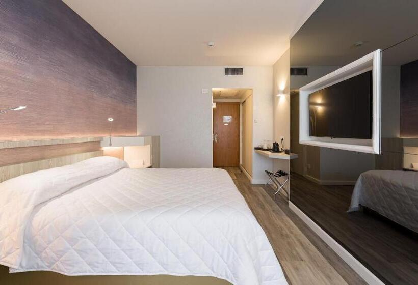 اتاق استاندارد با تخت دو نفره بزرگ, Aquila D Oro Desenzano