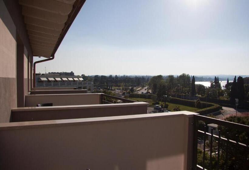 Superior room with lake view, Berta