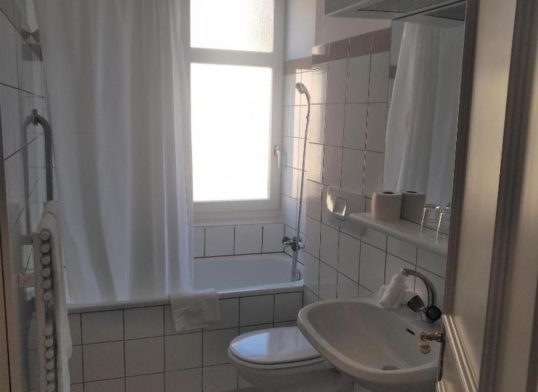 高级大房间, De La Paix