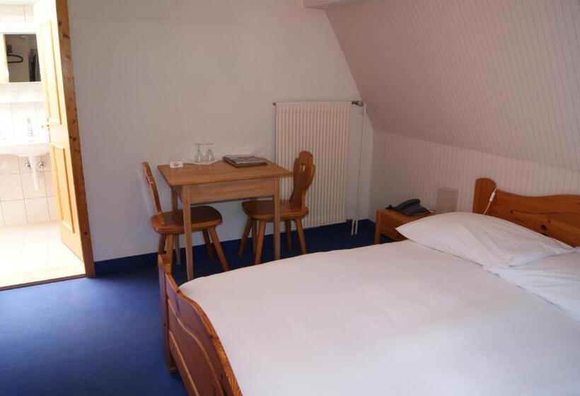 基本间, De La Paix