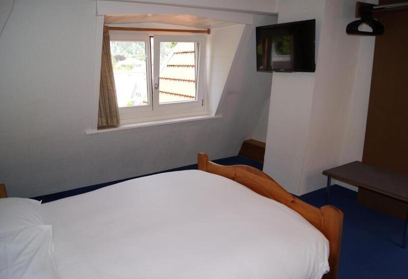 基本间, De La Paix