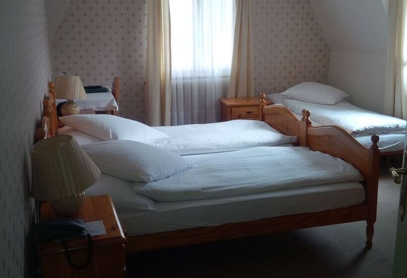 标准三人间, De La Paix