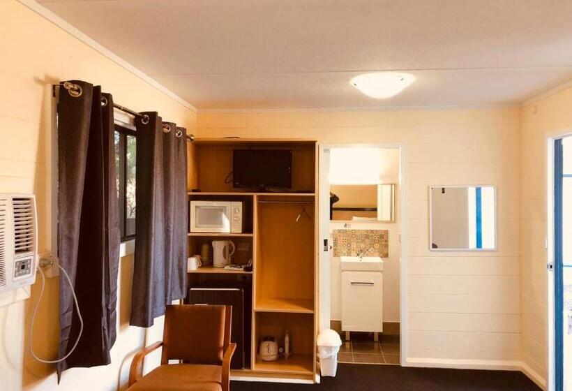 Номер Стандарт, Red Cedar Motel