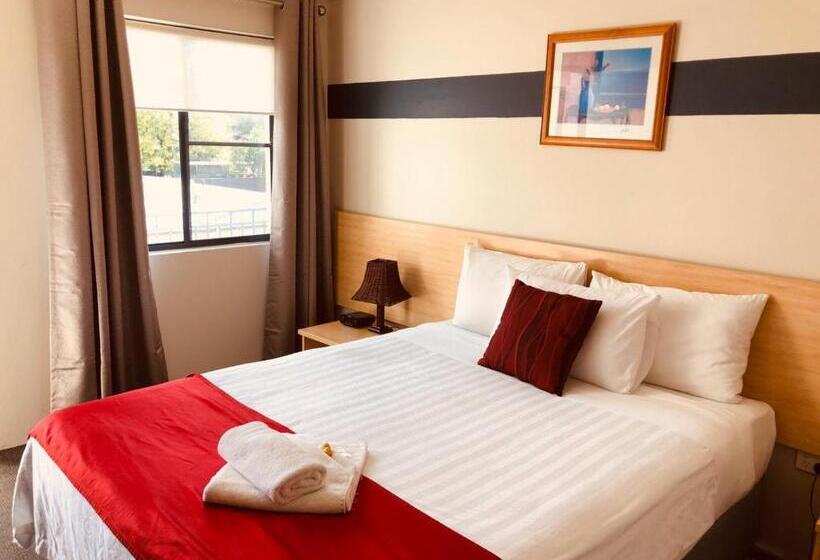 Номер Deluxe, Red Cedar Motel