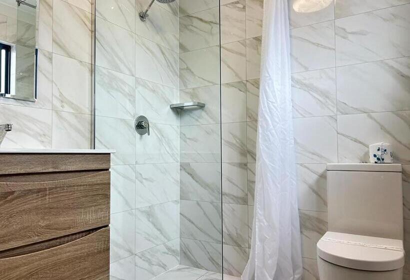 Трехместный Номер Базовый, Red Cedar Motel