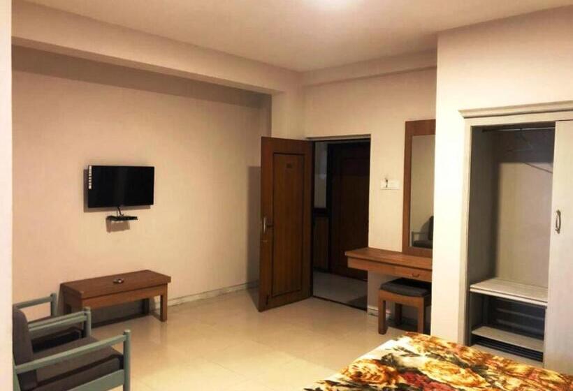 4인용 스탠다드 룸, Preethi Palace