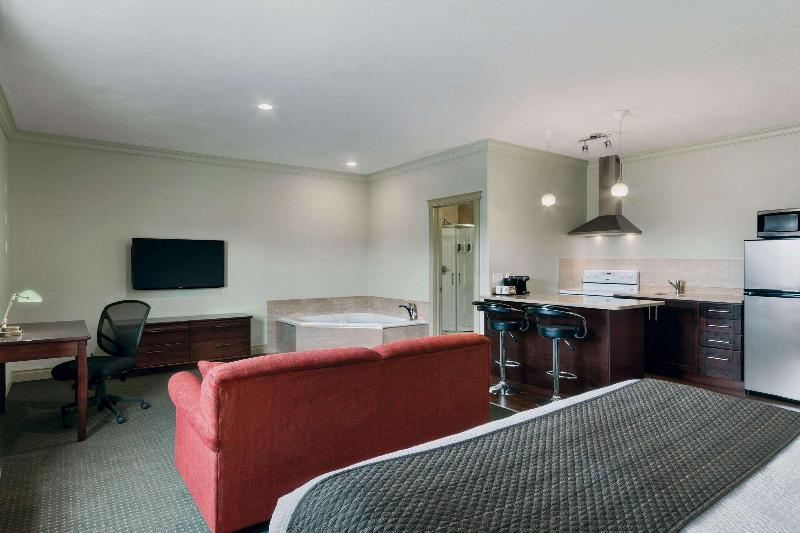 스위트 킹사이즈 침대, Quality Inn & Suites
