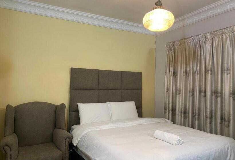 발코니가 있는 스위트, Chic Guest House & Solar System Free From Load Shedding