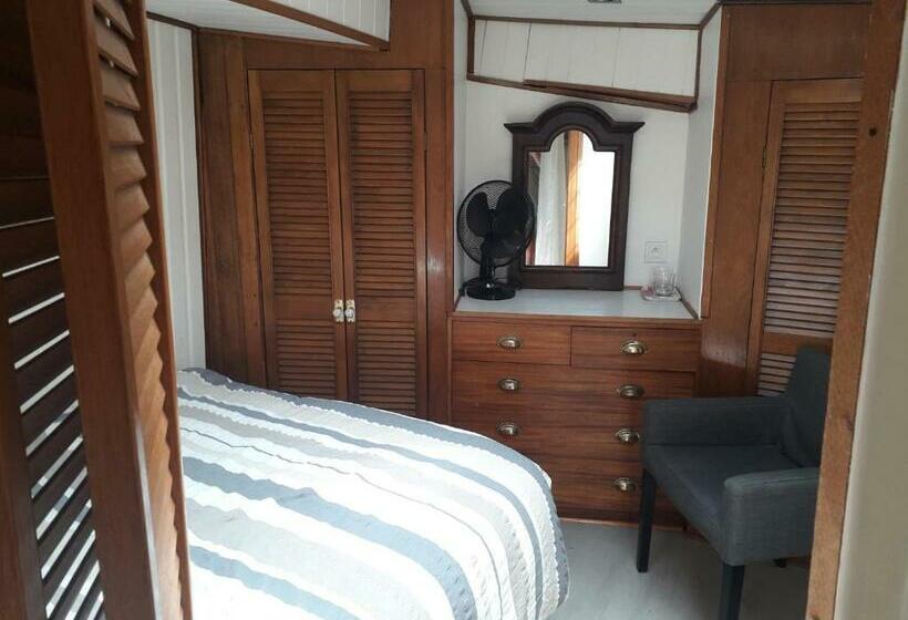 Номер Стандарт, Peniche Caroline