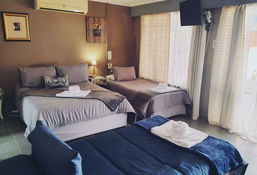 Семейный Номер, Ay Jay S Guesthouse