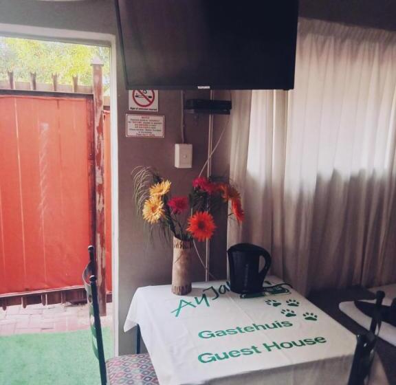 Семейный Номер, Ay Jay S Guesthouse