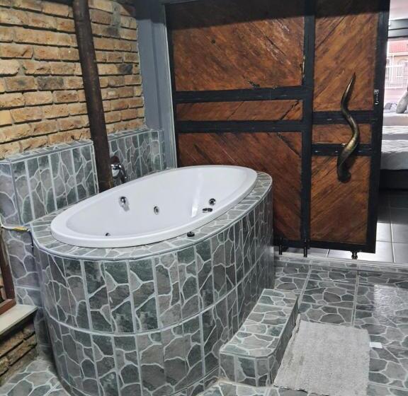 Люкс Повышенной Комфортности, Ay Jay S Guesthouse