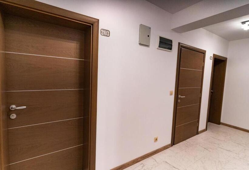 Номер Стандарт с Балконом, Guest House Velik