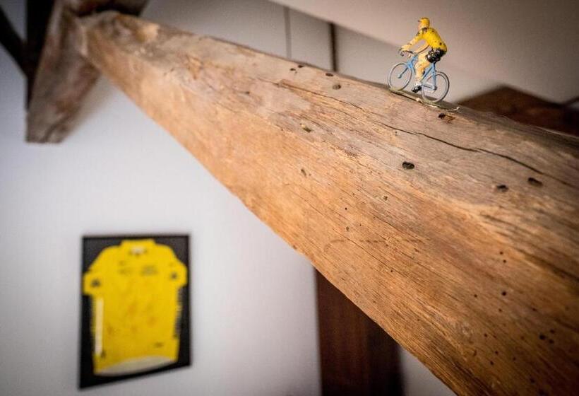 اتاق استاندارد سه نفره, La Bicicleta Ravito