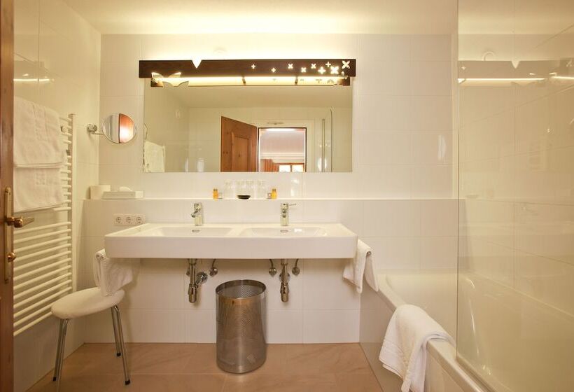 Family Suite, Hinterwies – Ski In / Lodge / Dine