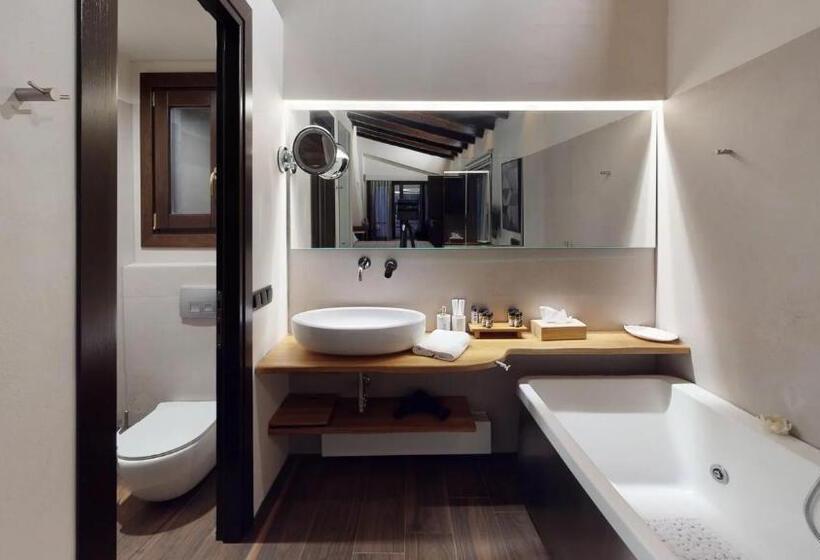 Полулюкс Повышенной Комфортности, Valeni Boutique Hotel & Spa