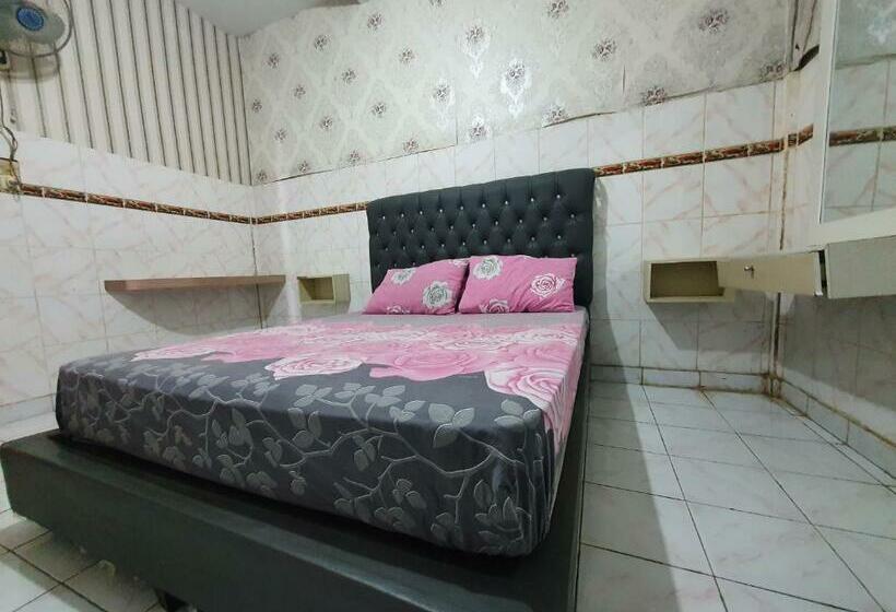 Номер Deluxe, Oyo 91077 Losmen Bunda Arema