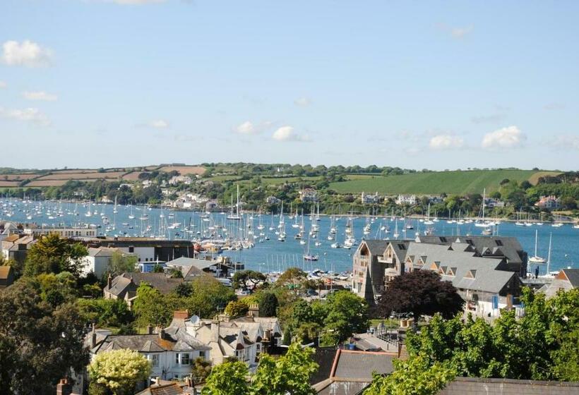اتاق استاندارد با چشم‌انداز دریا, Highcliffe