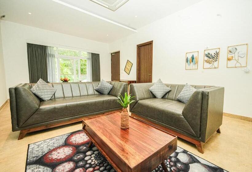 Президентский Люкс, Shelter Beach Resort