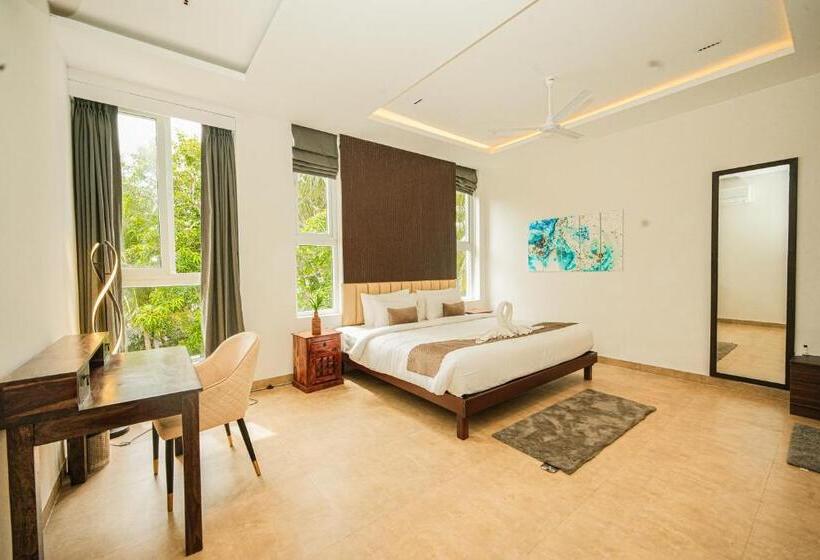 Президентский Люкс, Shelter Beach Resort